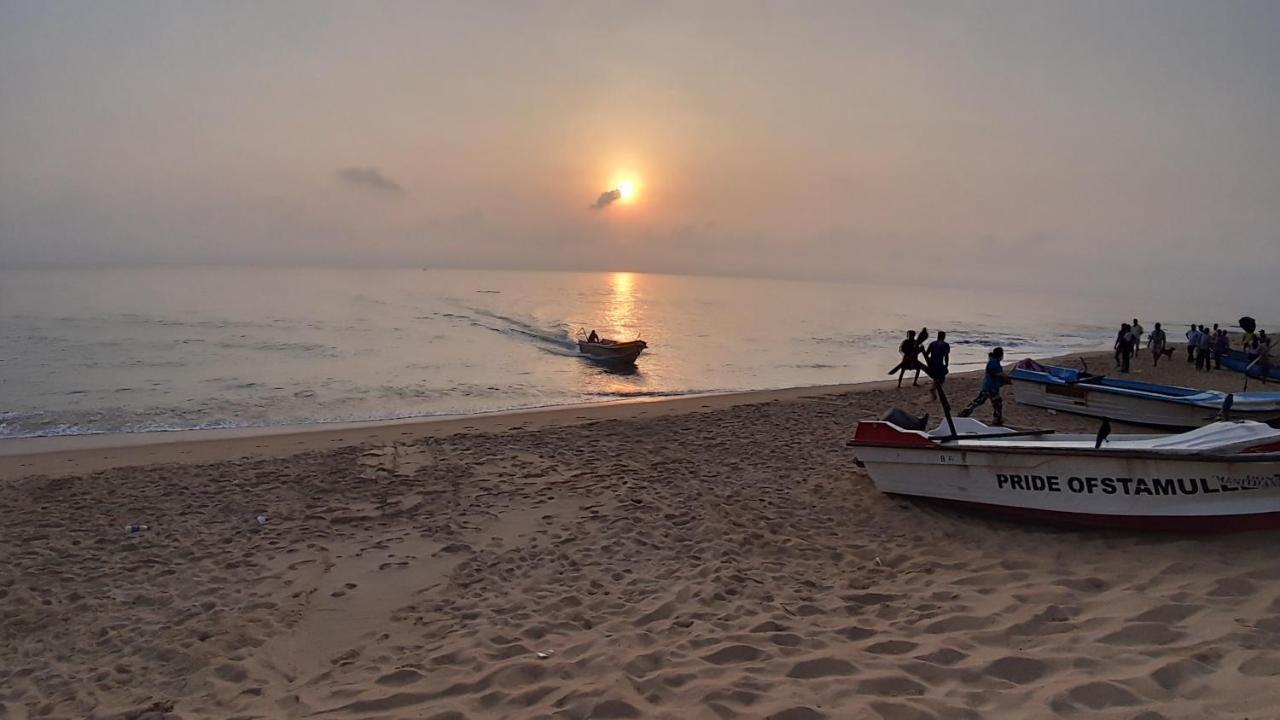 Kunam Beach Rest Inn Batticaloa Exterior photo