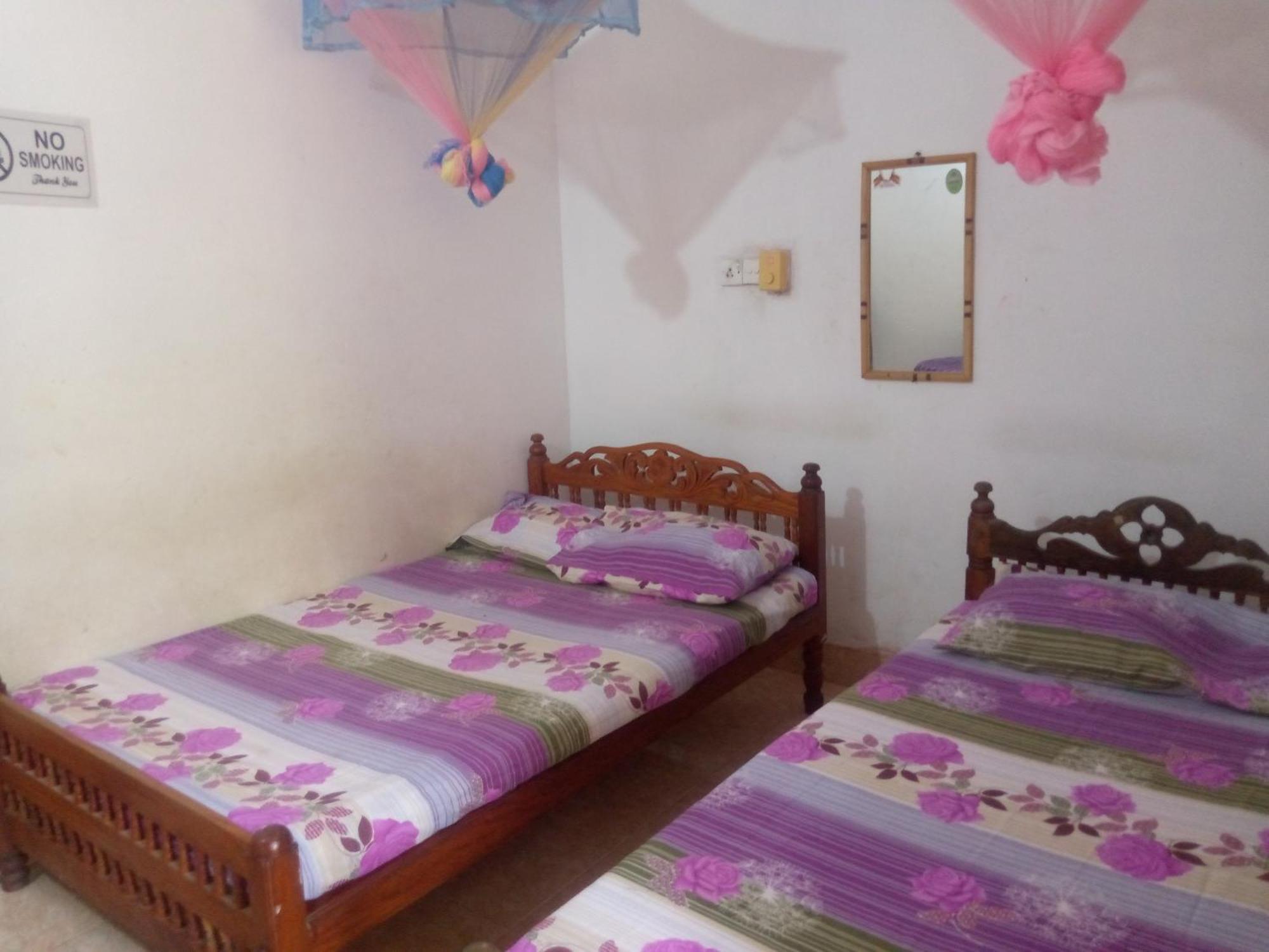 Kunam Beach Rest Inn Batticaloa Exterior photo