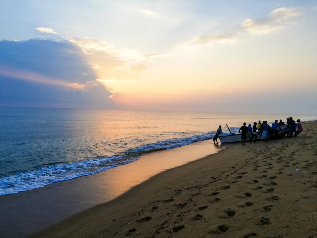 Kunam Beach Rest Inn Batticaloa Exterior photo